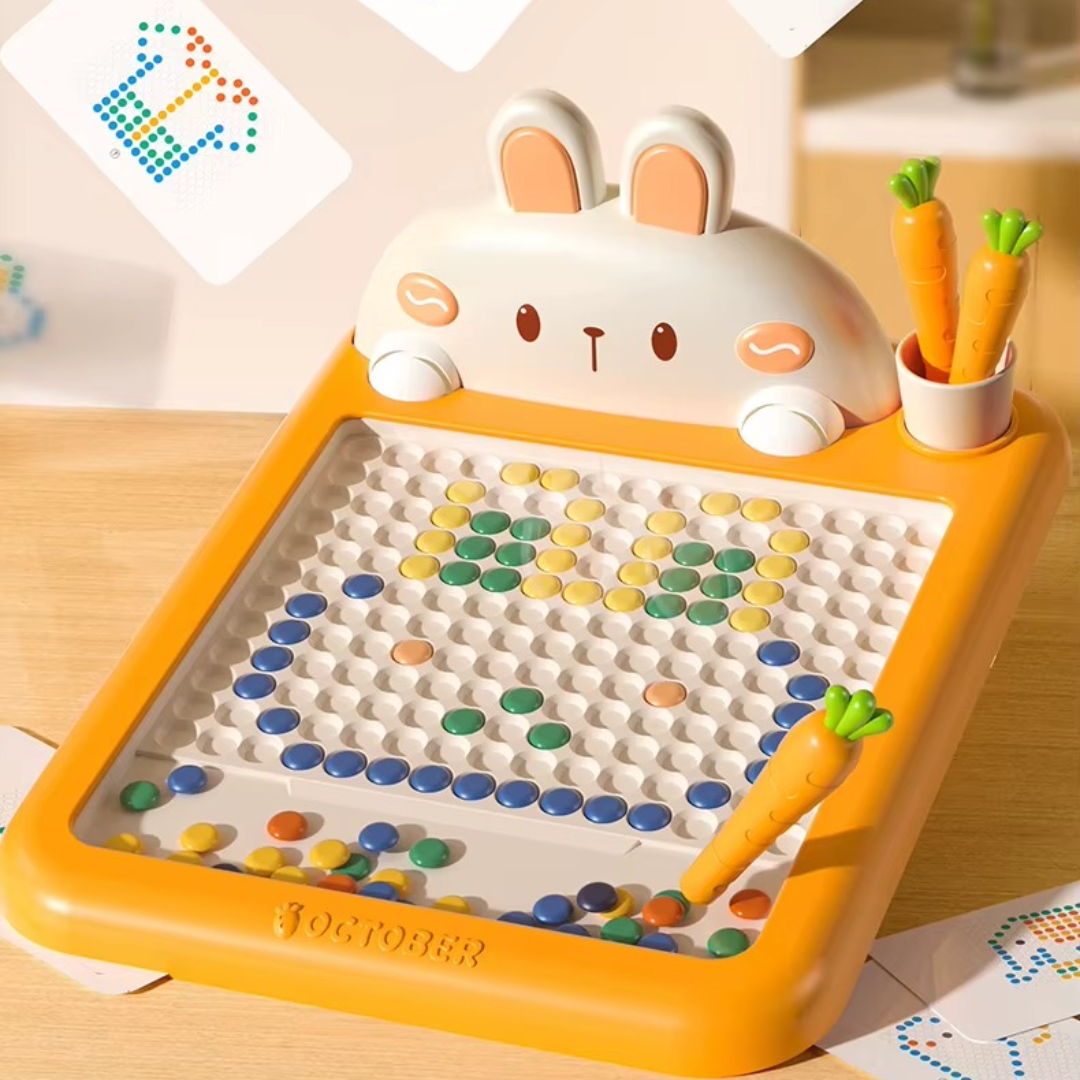 Tableau créatif avec épingles magnétiques – formes infinies et apprentissage